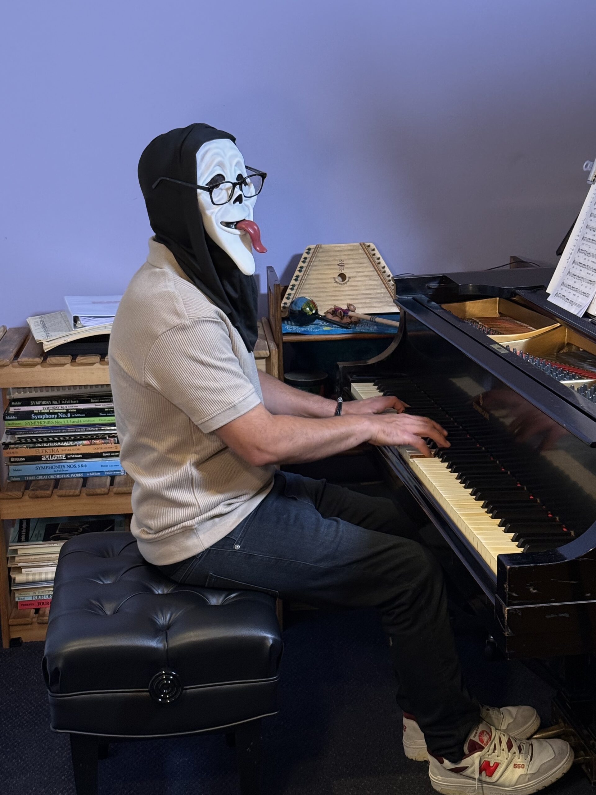 HAIM MAZAR knows the comedy that seriously stabs you for SCARY MOVIE